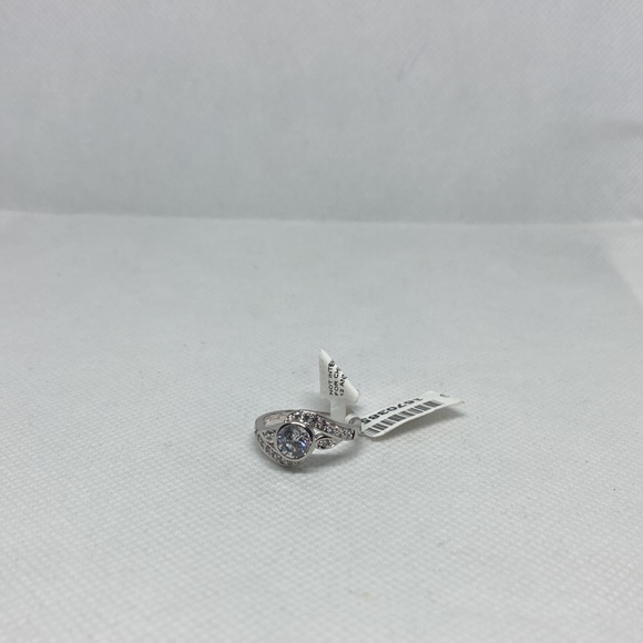 NWT Simulated Diamond’s Ring Round Cut Stone’s in Silvertone. J83 - Picture 3 of 7